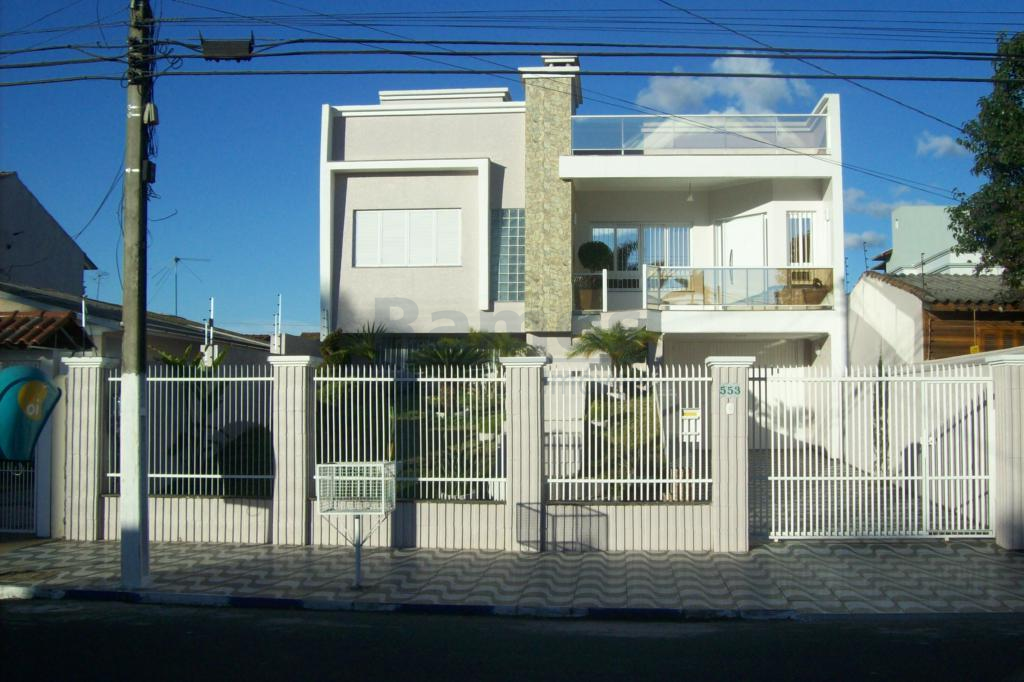 Casa 04 Dorm.